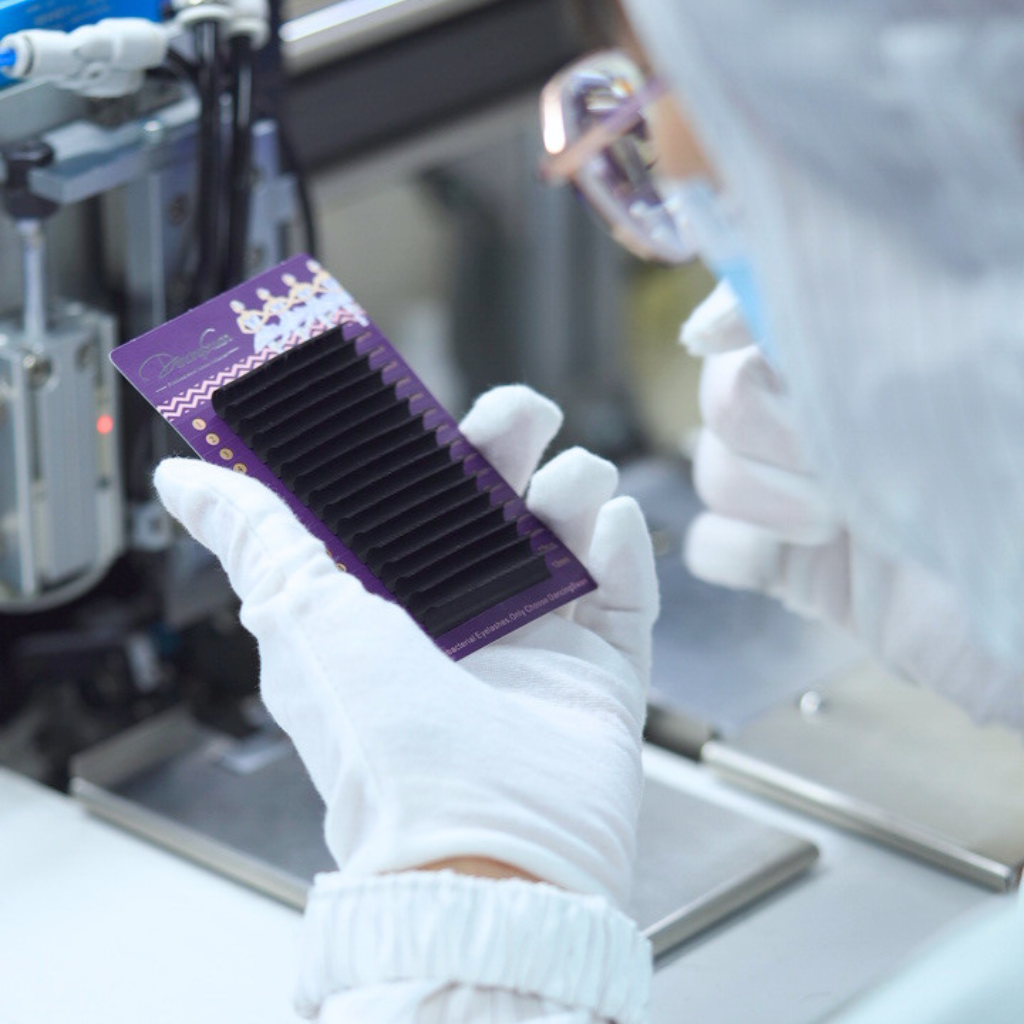 volume and classic lashes production line