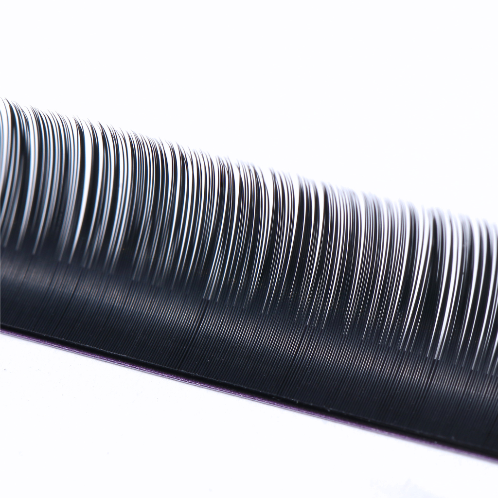 close-up of uniform classic lash tray