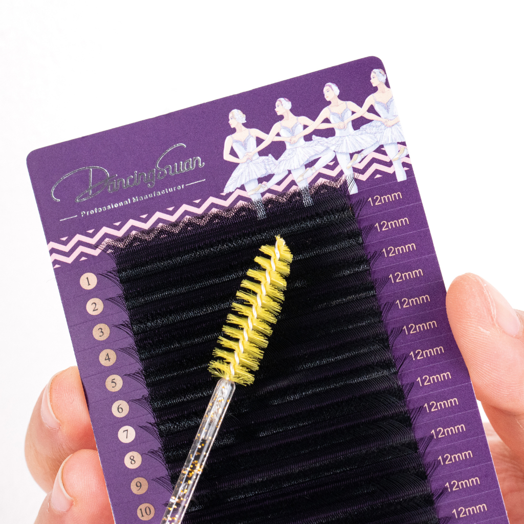 W 4D lash extensions being brushed showing lightweight and curl stable performance