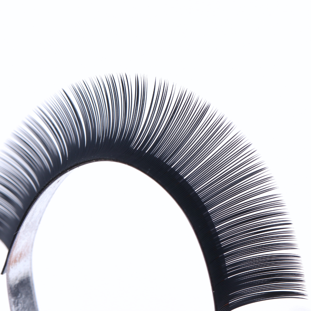 curved volume lashes for easy application