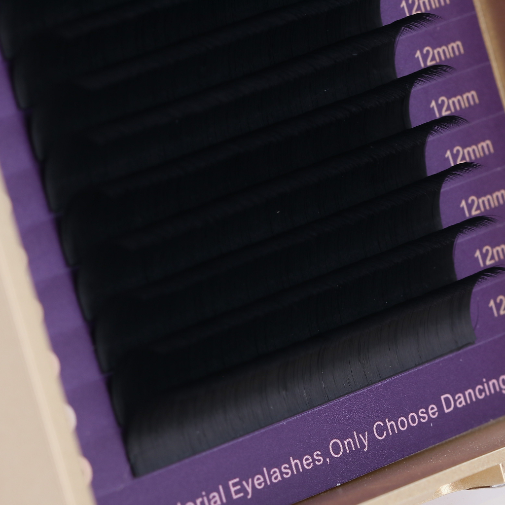 Matte black lash extensions tray