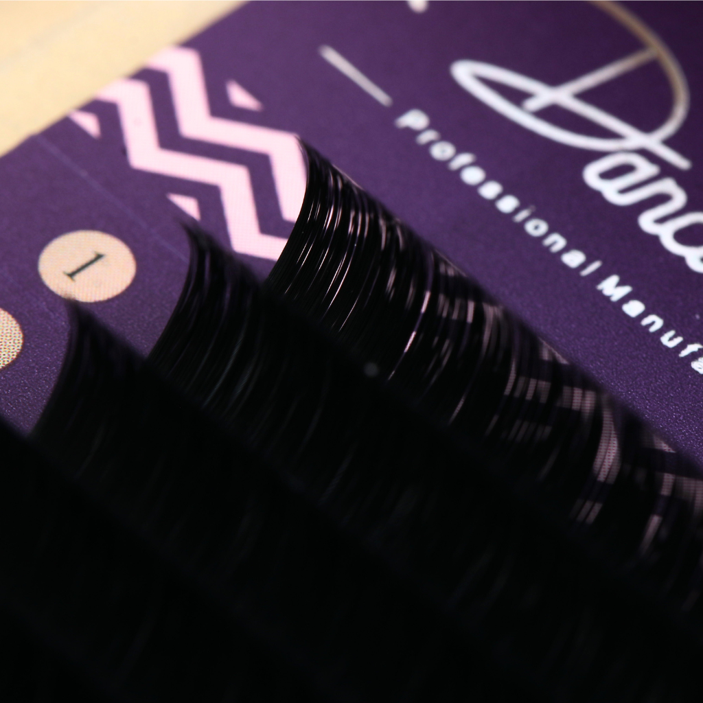 dense lash rows with smooth separation