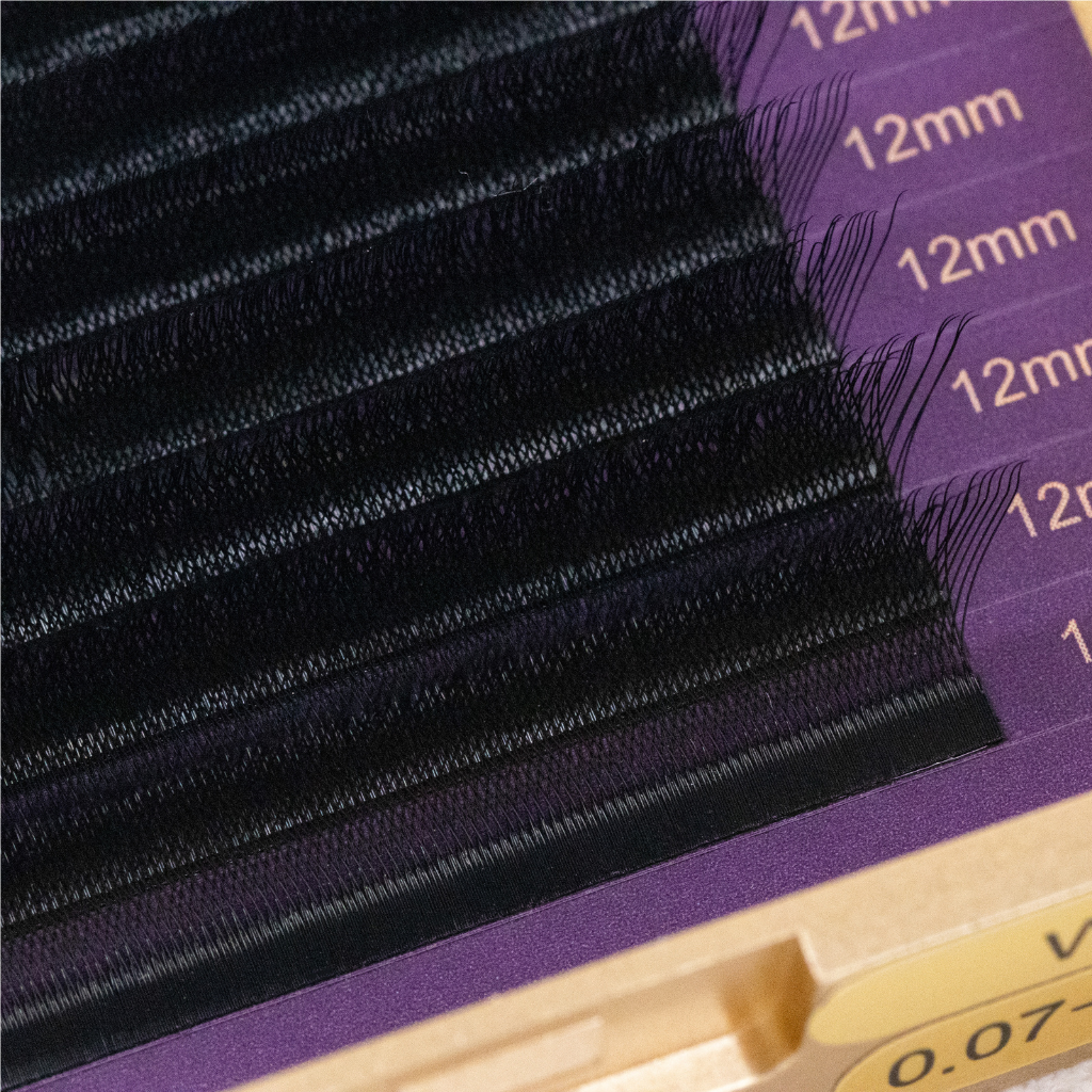 Close up of W 4D lash base demonstrating durable structure and stable curl