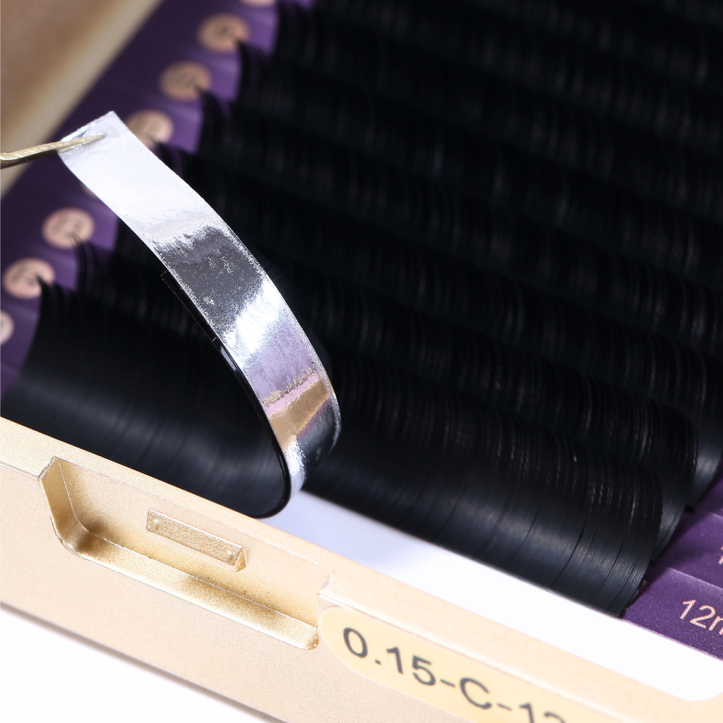 classic lash extensions with precise curl