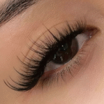 Fast fanning lash extensions applied on real model eyes