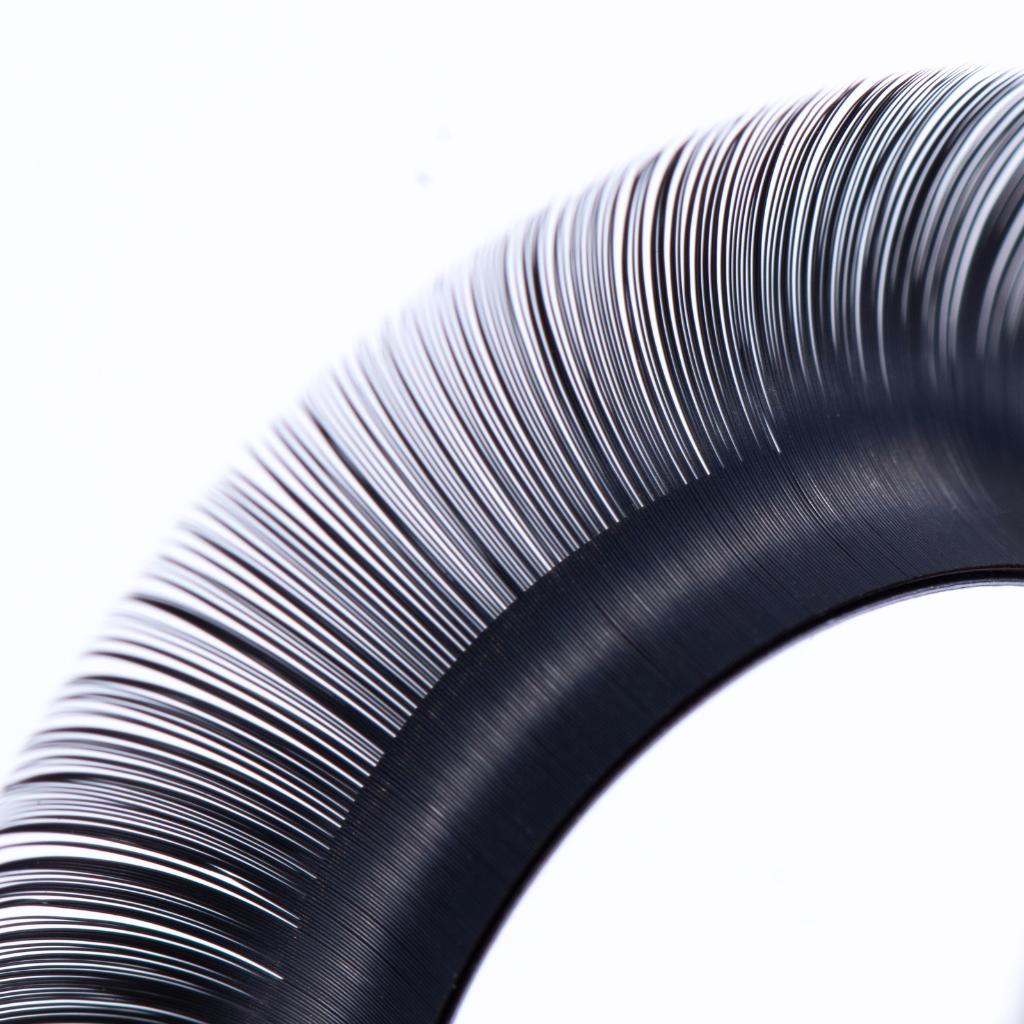 Black lash extensions with natural curl