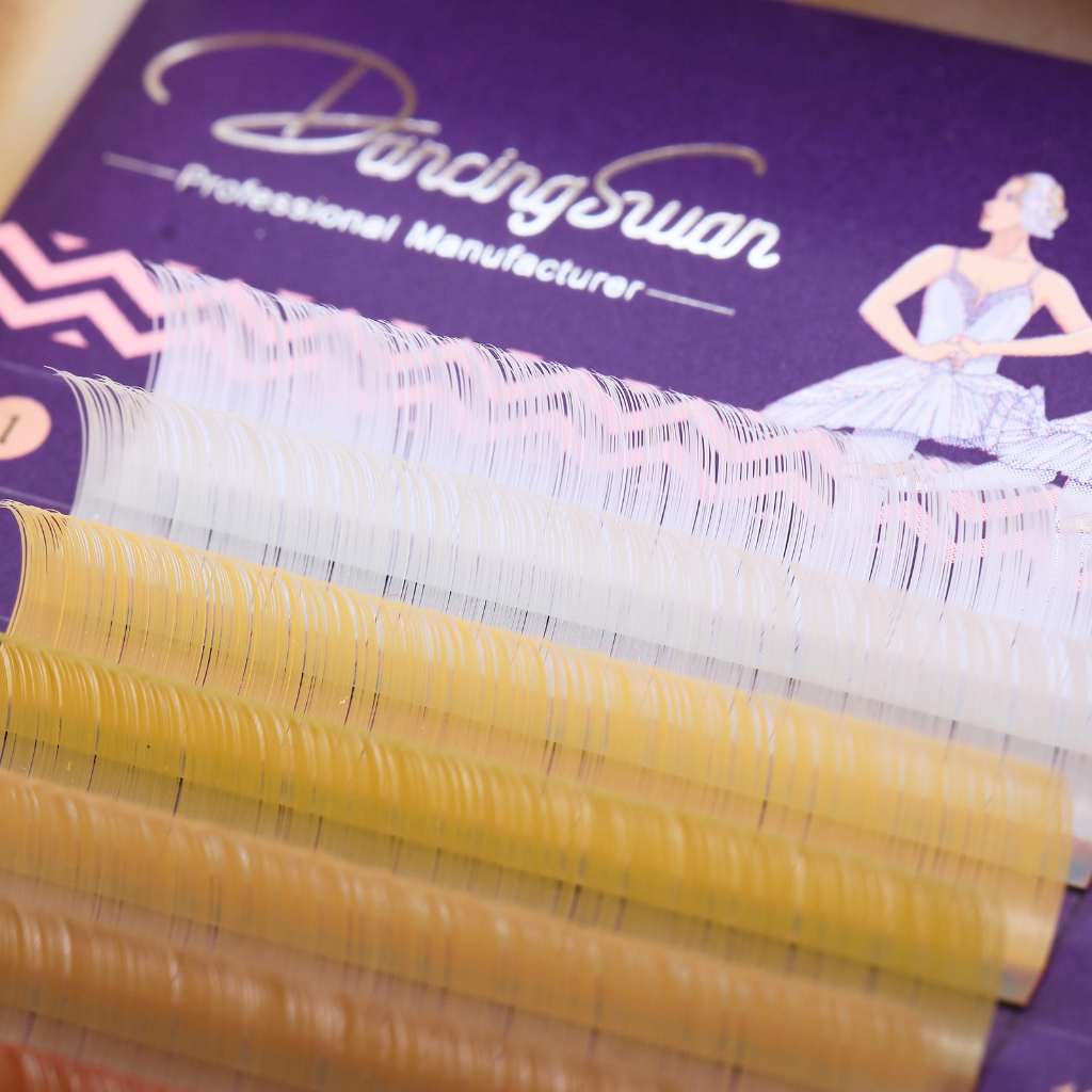 Matte mixed brown eyelash palette with natural shades