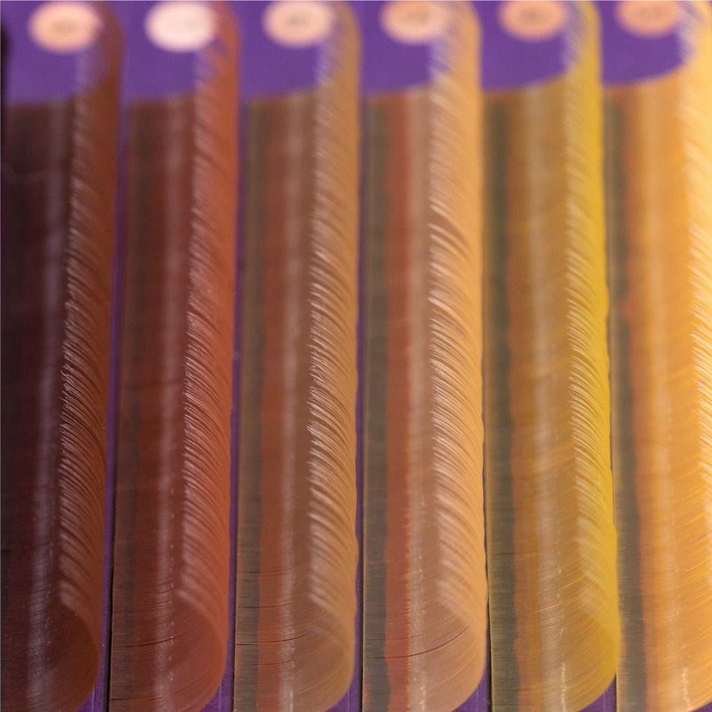 ustomizable eyelashes from light brown to dark brown