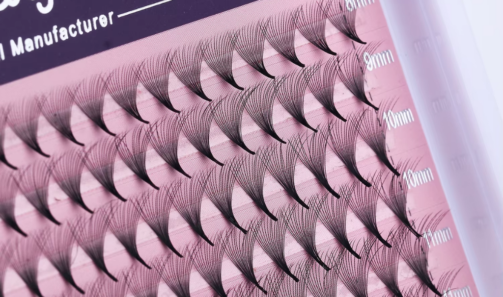 Pre-made lash extensions with stable, evenly shaped fans