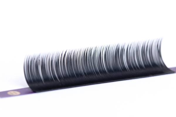 Flat base lashes enhance extension adhesion and stability