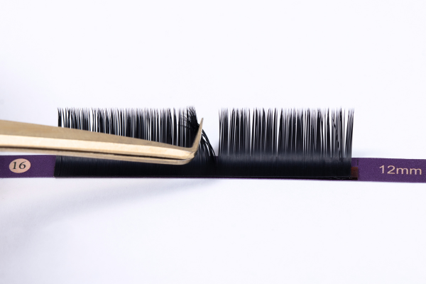 Lightweight and soft flat lashes