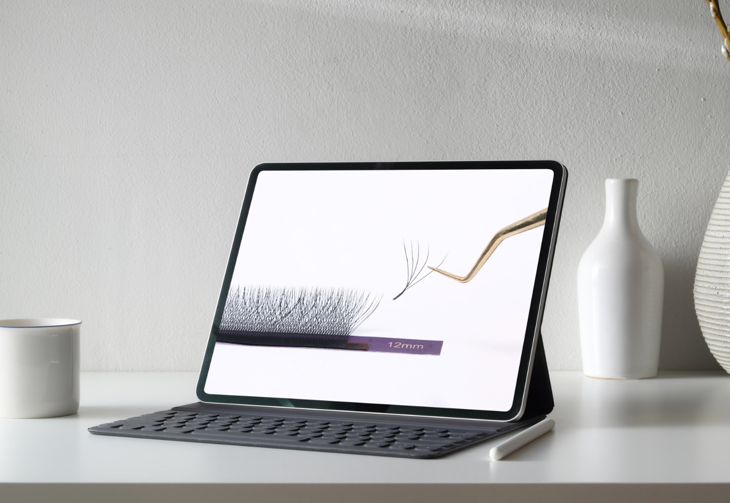 W 5D lash extensions for dense dramatic volume application