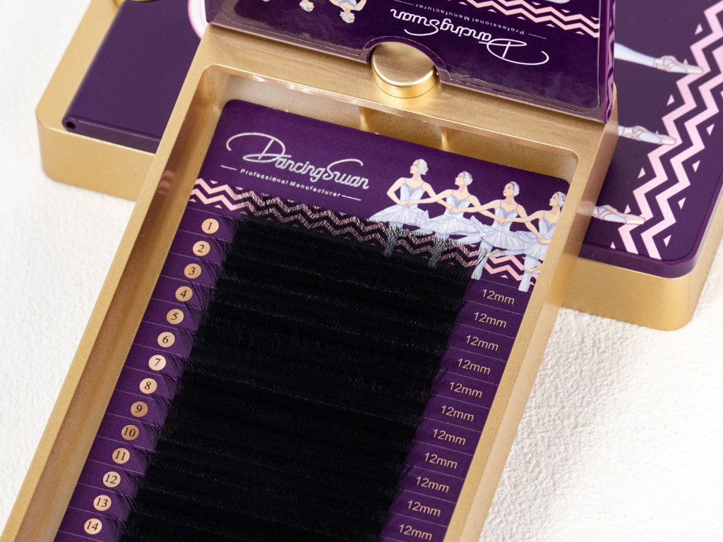 W 3D lash tray displaying high lash count per row for volume sets