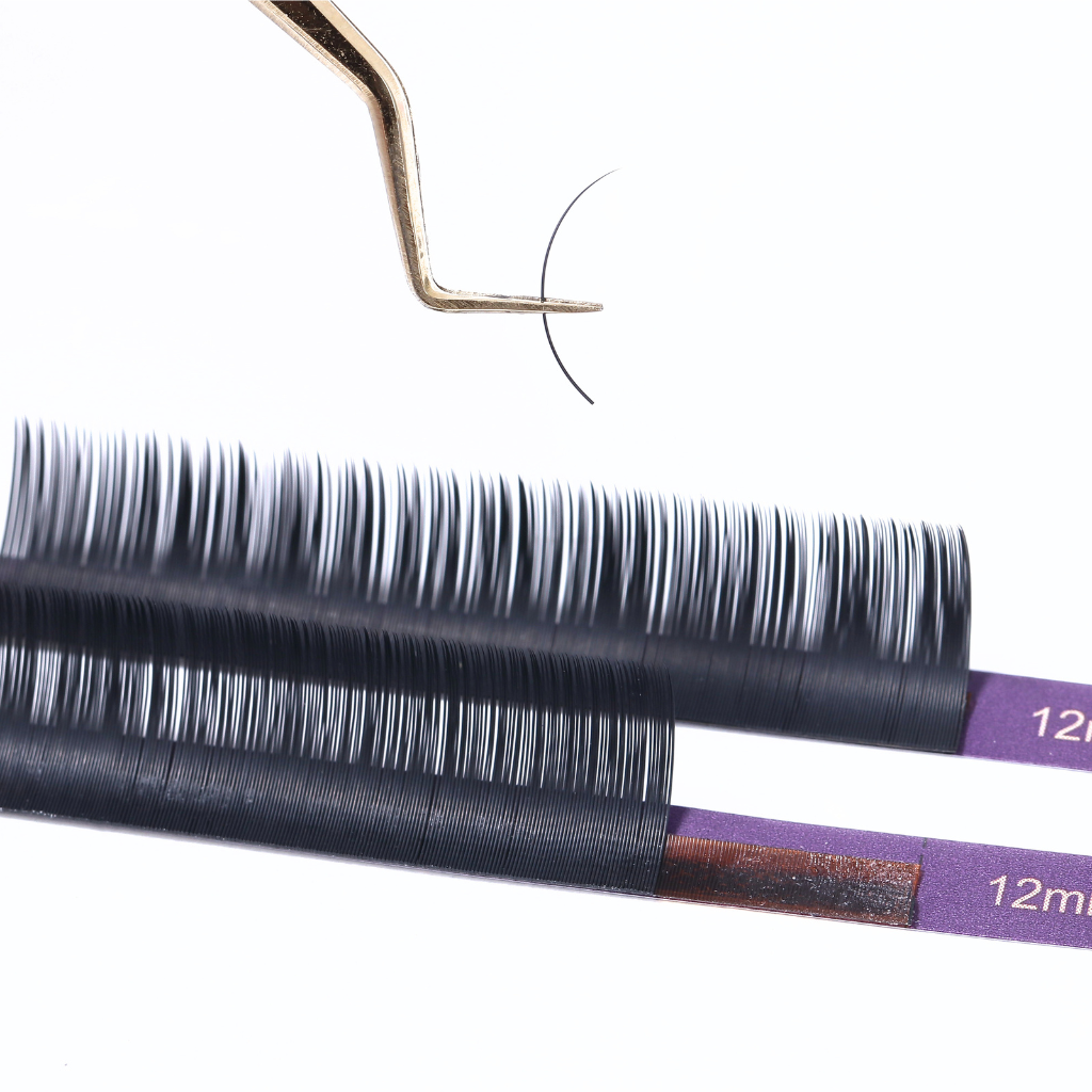 classic eyelash extension close-up pickup