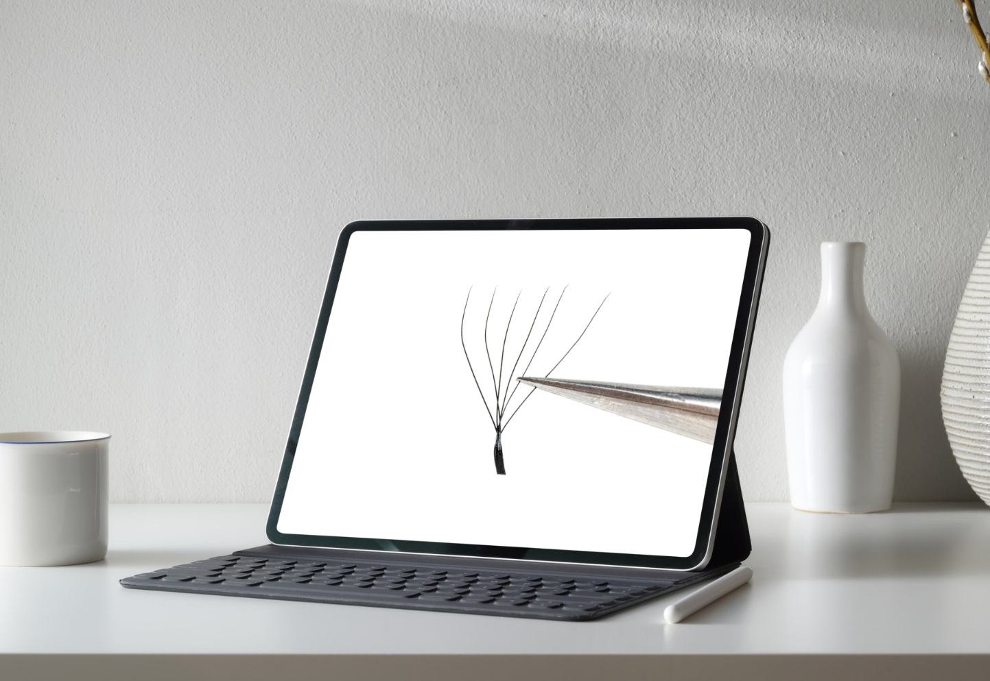 W 6D lash extensions offering bold multi dimensional volume