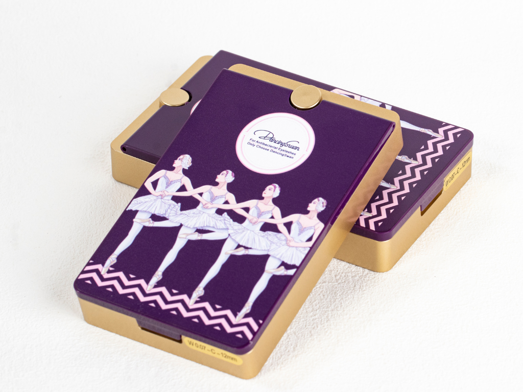 W 3D lash extensions with premium packaging and clear length labels