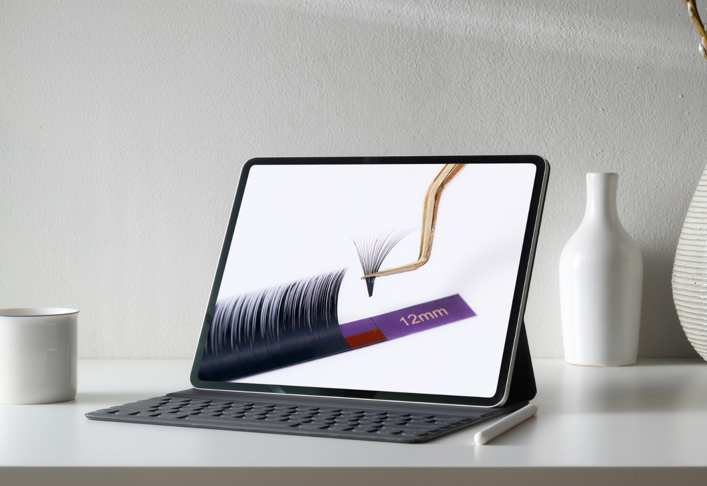 fast fanning eyelash extensions detail