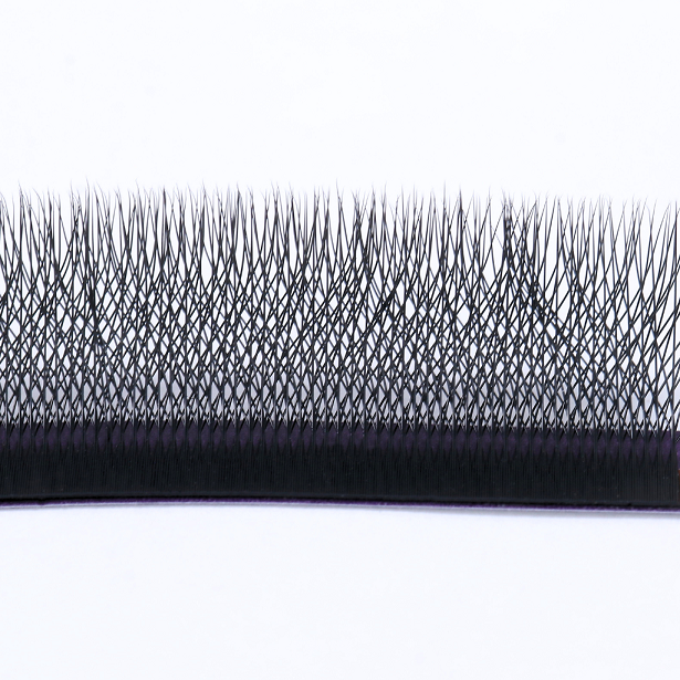 4D W lash fibers highlighting soft smooth texture